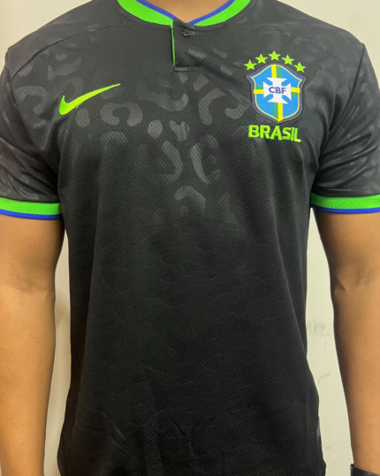 Camiseta Brasil Preta com Verde 2022/23