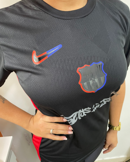 Camisa Barcelona Preta Travis Scott Edição Especial 2024/25 Feminina